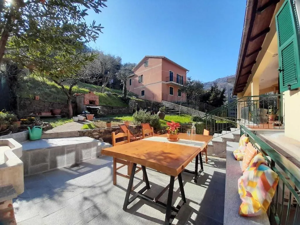 Quiet Villa, Wonderful Garden 10-Minute Walk From The Sea! Recco Apartment